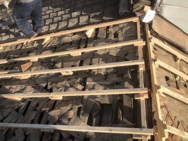 野地板の不陸調整凸凹